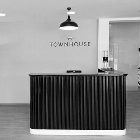 Oyo Townhouse 17 Huda City Center Near Leisure Valley Park 구르가온 외부 사진