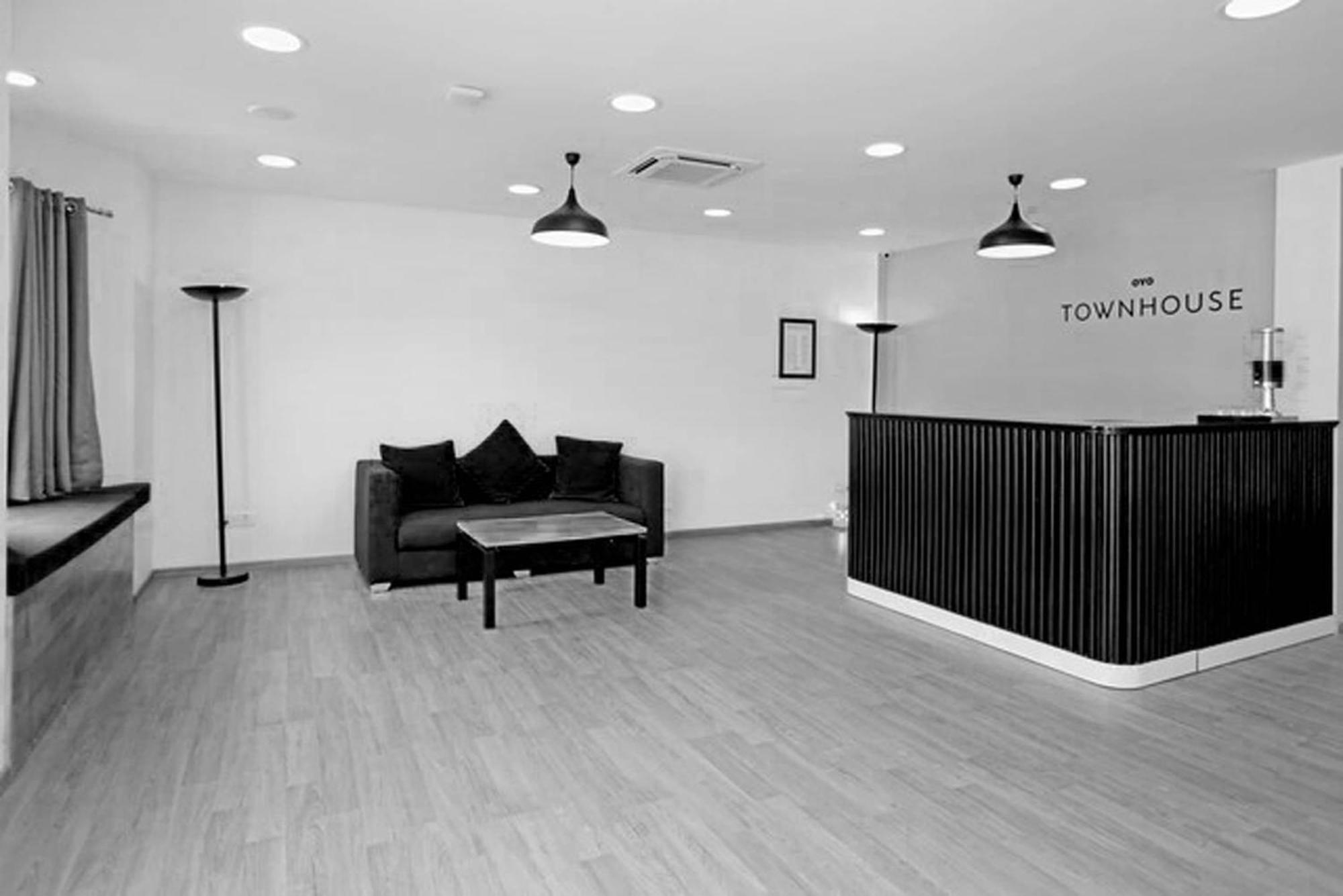 Oyo Townhouse 17 Huda City Center Near Leisure Valley Park 구르가온 외부 사진